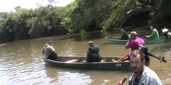 Polícia Militar Ambiental e Pescadores Profissionais realizam demarcações de locais para pesca no Rio Mogi Guaçu